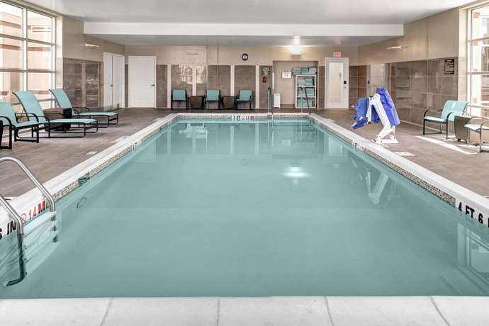 Imagen de la piscina del Hotel Residence Inn by Marriott Philadelphia Airport. Foto 19