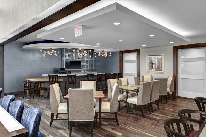 Imagen del bar/restaurante del Hotel Residence Inn by Marriott Philadelphia Airport. Foto 4