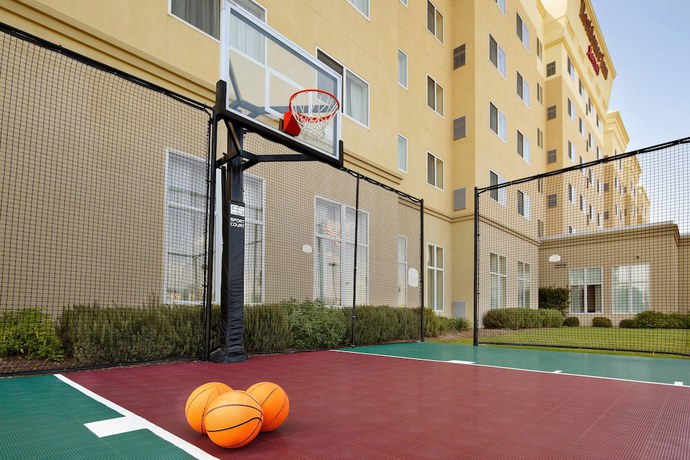 Imagen de los exteriores del Hotel Residence Inn by Marriott San Antonio Six Flags at The Rim. Foto 9