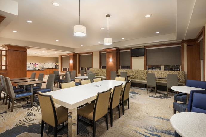 Imagen del bar/restaurante del Hotel Residence Inn by Marriott St Louis Downtown. Foto 7