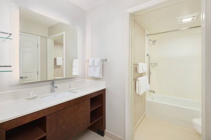 Imagen de la habitación del Hotel Residence Inn by Marriott State College. Foto 5