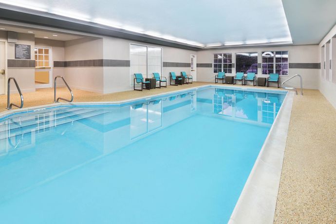 Imagen de la piscina del Hotel Residence Inn by Marriott State College. Foto 17