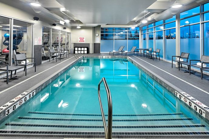 Imagen de la piscina del Hotel Residence Inn by Marriott Toronto Mississauga West. Foto 20