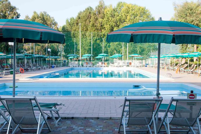 Imagen de la piscina del Hotel Residence Italia. Foto 16