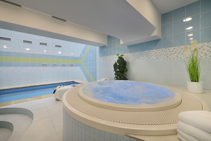 Imagen de la piscina del Hotel Residence Kn&iacute;žec&iacute; Dvůr. Foto 14