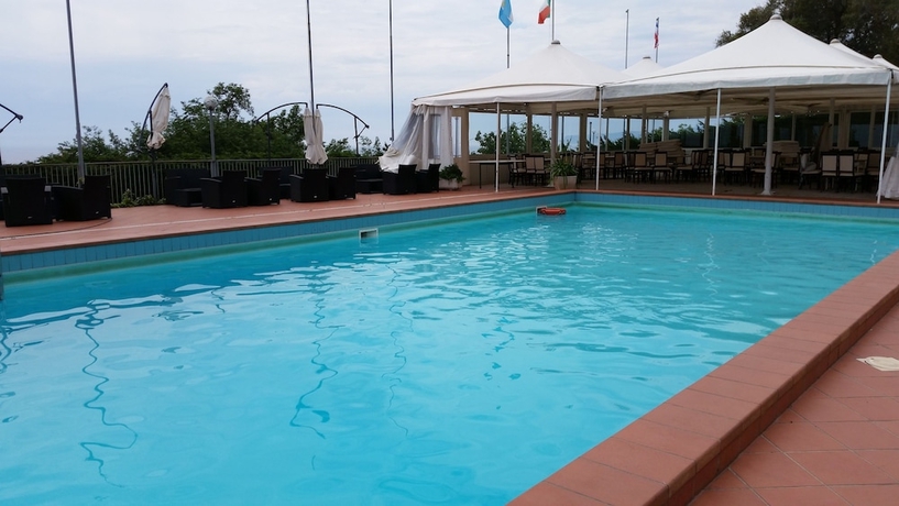 Imagen de la piscina del Hotel Residence La Vignetta. Foto 16
