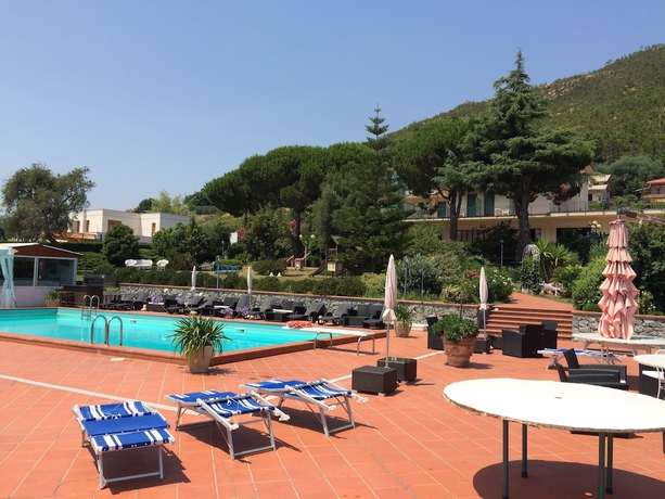 Imagen de la piscina del Hotel Residence La Vignetta. Foto 17