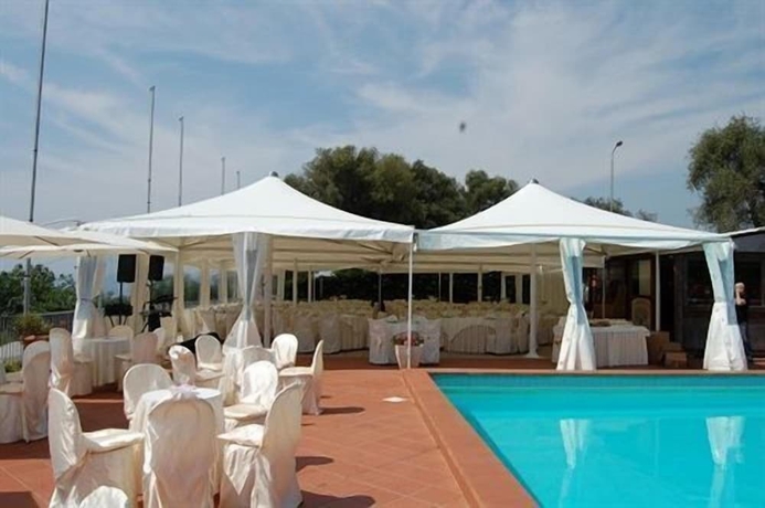 Imagen de la piscina del Hotel Residence La Vignetta. Foto 19