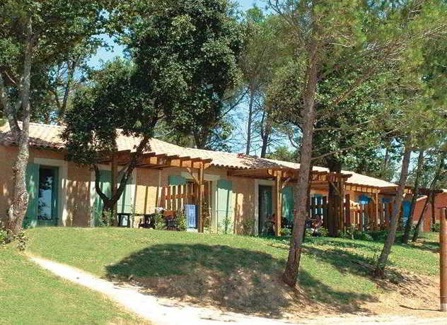 Imagen de los exteriores del Hotel Residence Lagrange Vacances Les Mazets De Gaujac. Foto 6