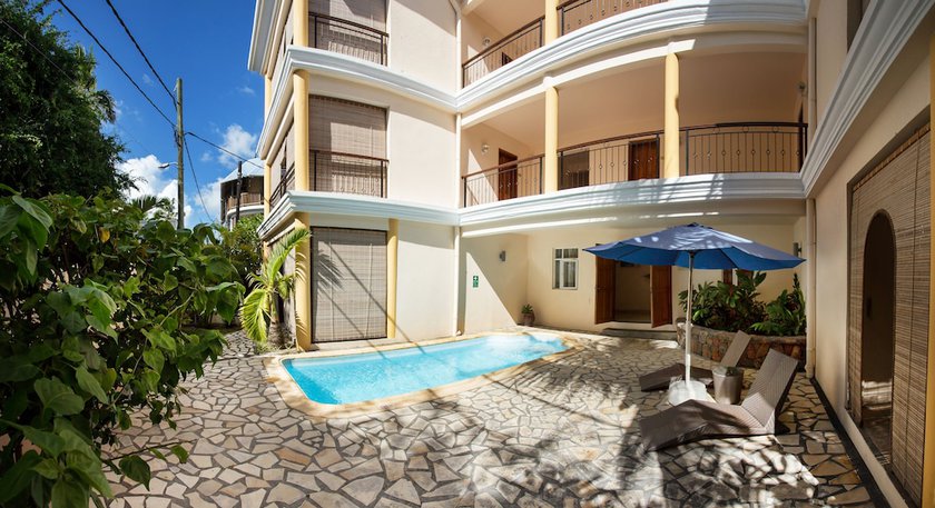 Imagen de la piscina del Hotel Residence Le Palmiste. Foto 15