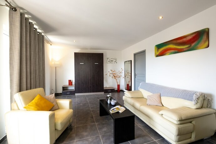 Imagen del bar/restaurante del Hotel Residence Le Saint Esteve. Foto 16