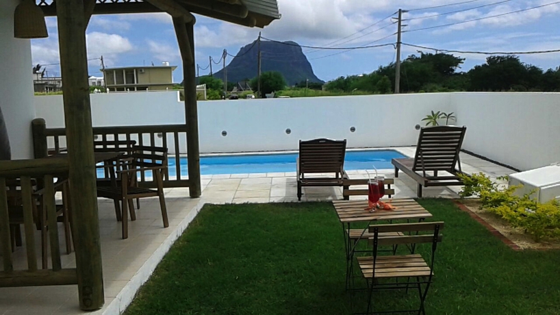Imagen de la piscina del Hotel Residence Les Alizes. Foto 15