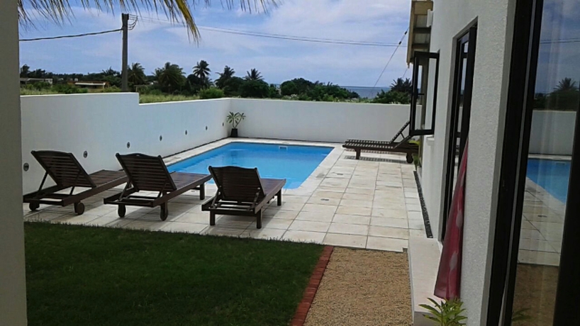 Imagen de la piscina del Hotel Residence Les Alizes. Foto 16