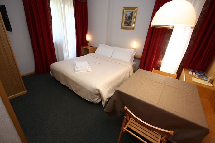 Imagen de la habitación del Hotel Residence Les Coupoles. Foto 14