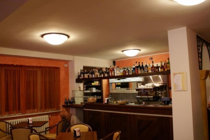 Imagen del bar/restaurante del Hotel Residence Limone. Foto 7