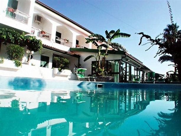 Imagen general del Hotel Residence Luzia By Marinella. Foto 3
