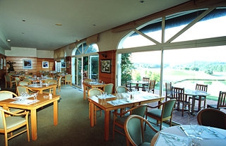 Imagen del bar/restaurante del Hotel Residence Makila Golf Resort. Foto 2