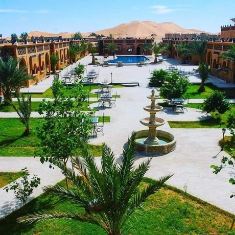 Imagen de la piscina del Hotel Residence Merzouga. Foto 18