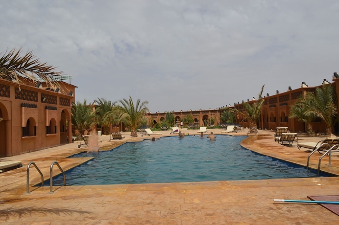 Imagen de la piscina del Hotel Residence Merzouga. Foto 19