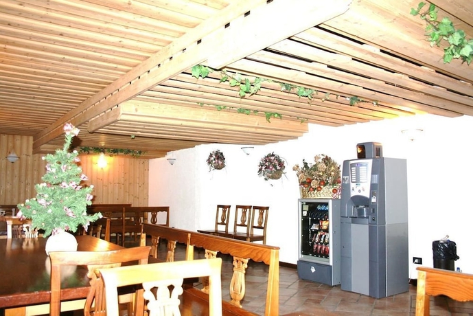 Imagen del bar/restaurante del Hotel Residence Mirelladue. Foto 2