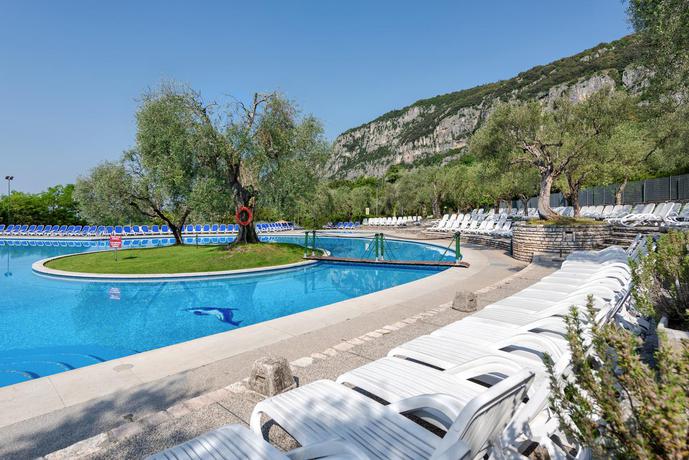 Imagen de la piscina del Hotel Residence Parco Del Garda. Foto 8