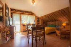 Imagen de la habitación del Hotel Residence Petit Tibet. Foto 2