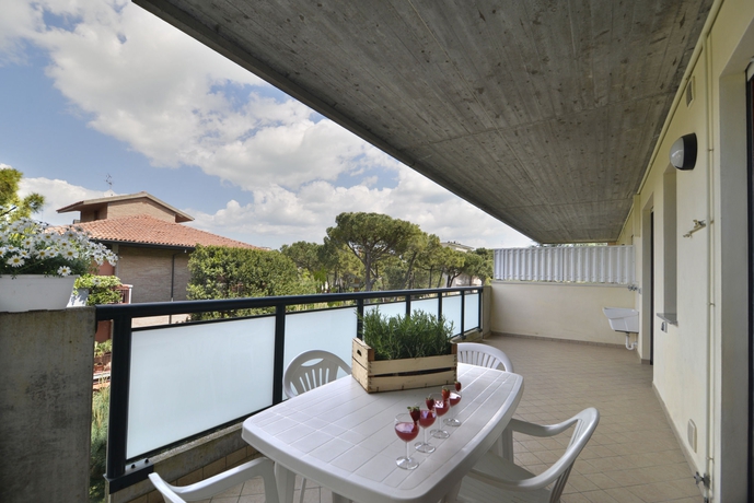 Imagen de los exteriores del Hotel Residence Pineta Verde. Foto 13