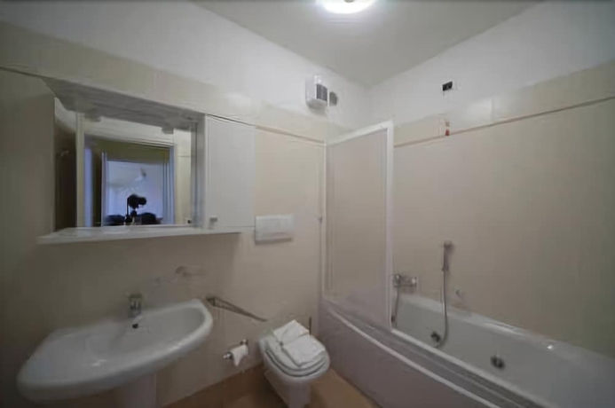 Imagen de la habitación del Hotel Residence Porto Letizia. Foto 13