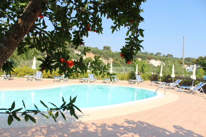 Imagen de la piscina del Hotel Residence Rendez Vous. Foto 10