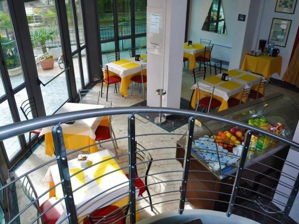 Imagen del bar/restaurante del Hotel Residence Rivaverde. Foto 4