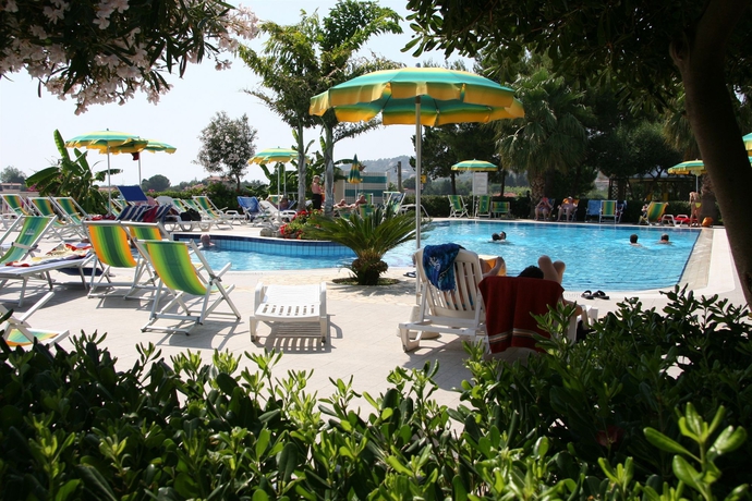 Imagen de la piscina del Hotel Residence Sciaron. Foto 6