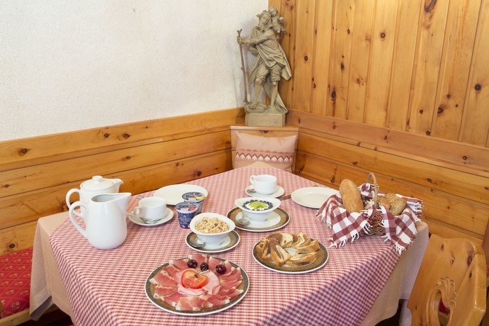 Imagen del bar/restaurante del Hotel Residence Settsass. Foto 3