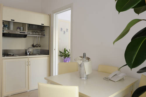 Imagen de la habitación del Hotel Residence Suite Smeraldo. Foto 2