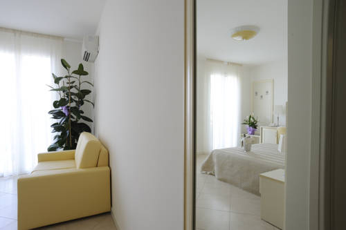 Imagen de la habitación del Hotel Residence Suite Smeraldo. Foto 4