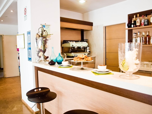 Imagen del bar/restaurante del Hotel Residence T2. Foto 3