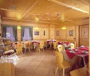 Imagen del bar/restaurante del Hotel Residence Taufer. Foto 2