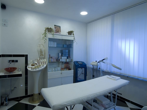 Imagen de la piscina del Hotel Residence Torino Uno. Foto 6