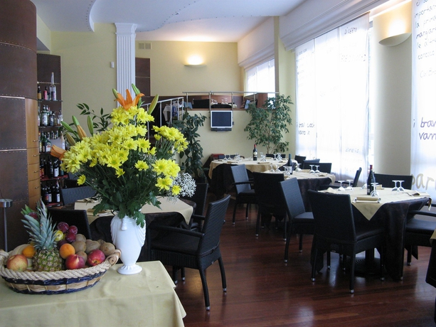 Imagen del bar/restaurante del Hotel Residence Torino Uno. Foto 2