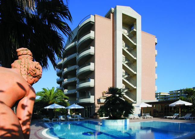 Imagen de los exteriores del Hotel Residence Torre Del Mar. Foto 9