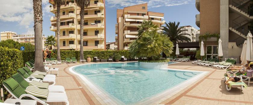Imagen de la piscina del Hotel Residence Torre Del Mar. Foto 14