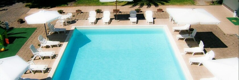 Imagen de la piscina del Hotel Residence Verde Pineta. Foto 12