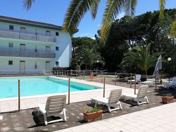 Imagen de la piscina del Hotel Residence Verde Pineta. Foto 13