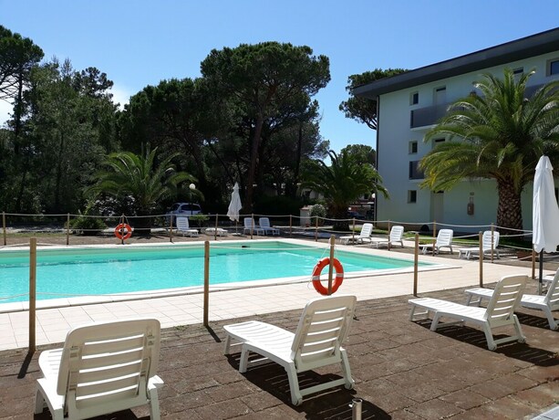 Imagen de la piscina del Hotel Residence Verde Pineta. Foto 14
