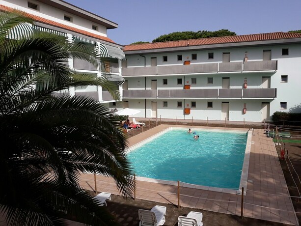 Imagen de la piscina del Hotel Residence Verde Pineta. Foto 15