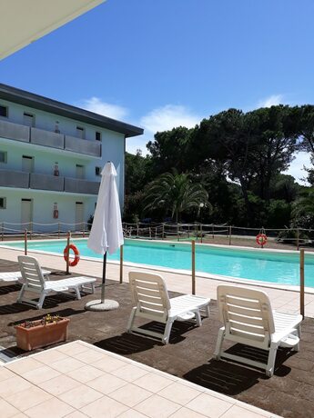 Imagen de la piscina del Hotel Residence Verde Pineta. Foto 18