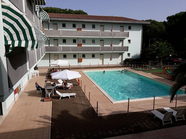 Imagen de la piscina del Hotel Residence Verde Pineta. Foto 19