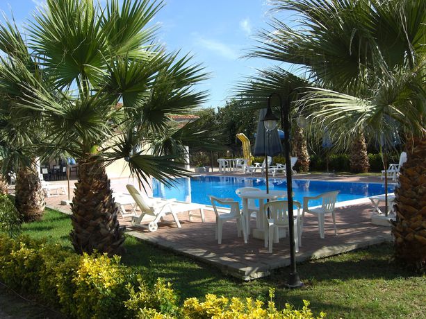 Imagen de la piscina del Hotel Residence Villa Laura. Foto 18