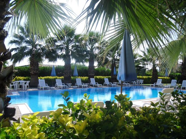 Imagen de la piscina del Hotel Residence Villa Laura. Foto 19