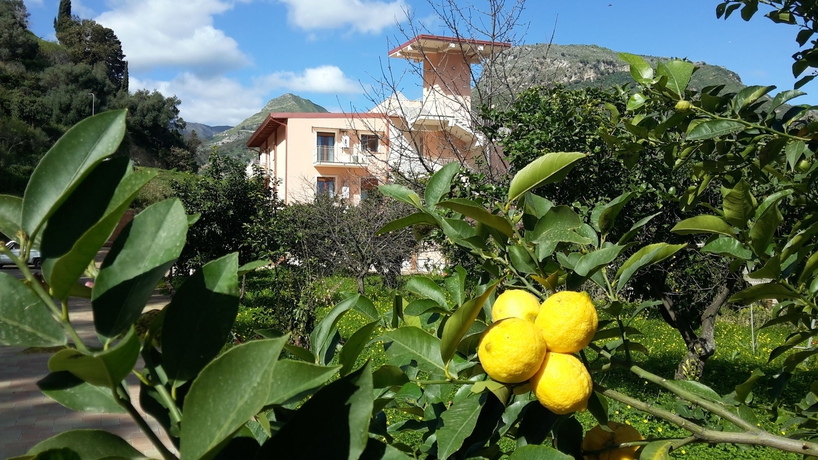 Imagen de los exteriores del Hotel Residence Villa Mare Taormina. Foto 5