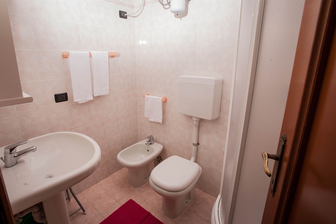 Imagen de la habitación del Hotel Residence Villa Marina, IMPERIA. Foto 2